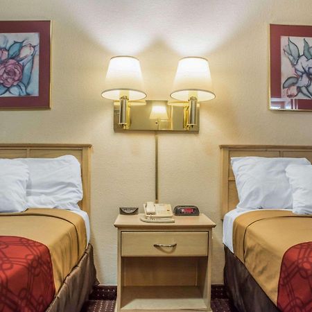 Econo Lodge Dewitt I-90 מראה חיצוני תמונה