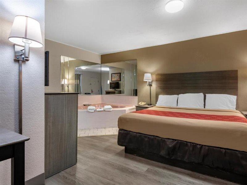 Econo Lodge Dewitt I-90 מראה חיצוני תמונה