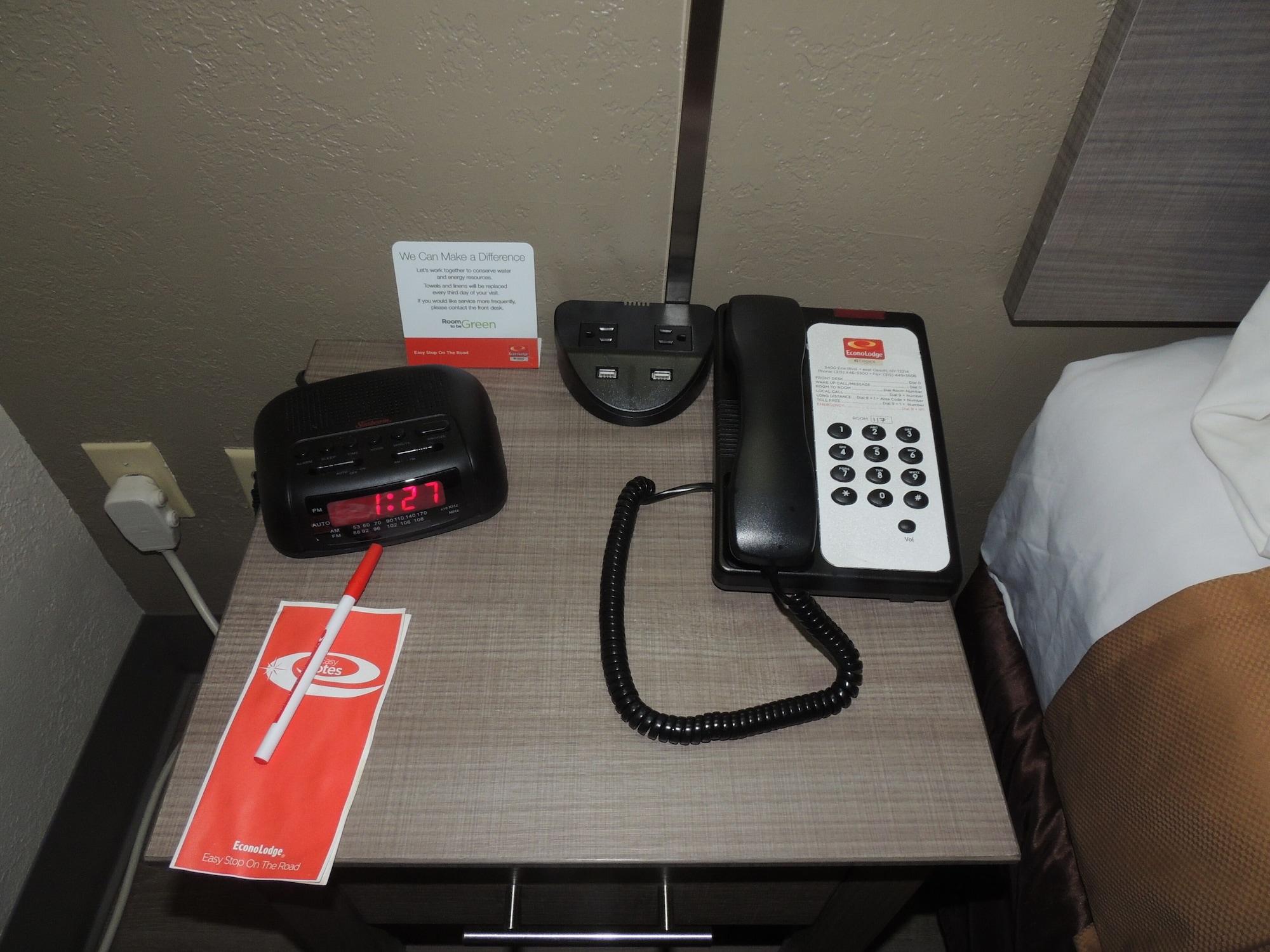 Econo Lodge Dewitt I-90 מראה חיצוני תמונה