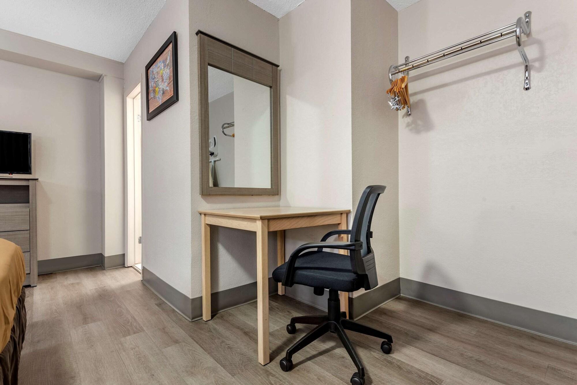 Econo Lodge Dewitt I-90 מראה חיצוני תמונה