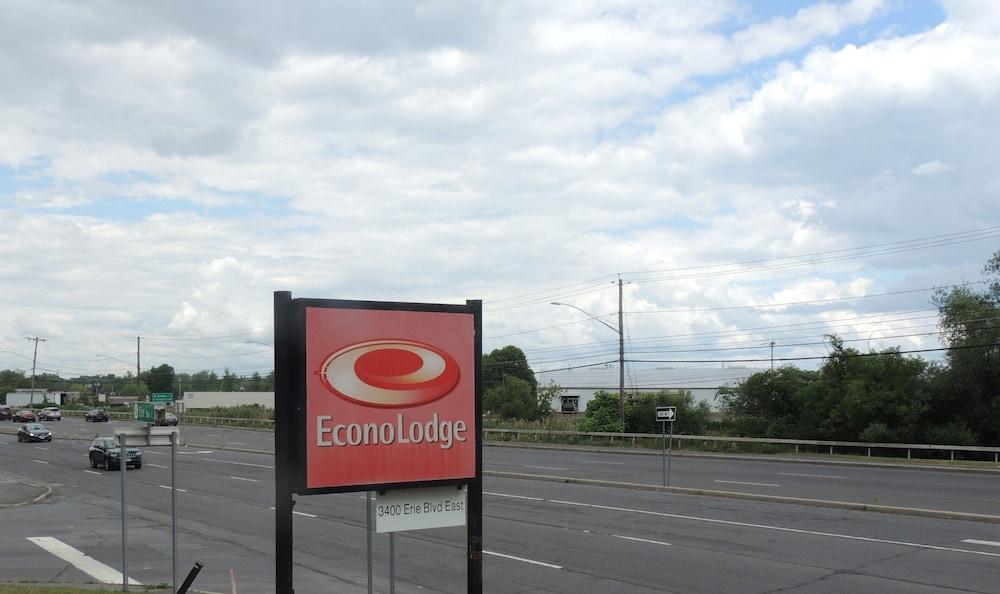Econo Lodge Dewitt I-90 מראה חיצוני תמונה