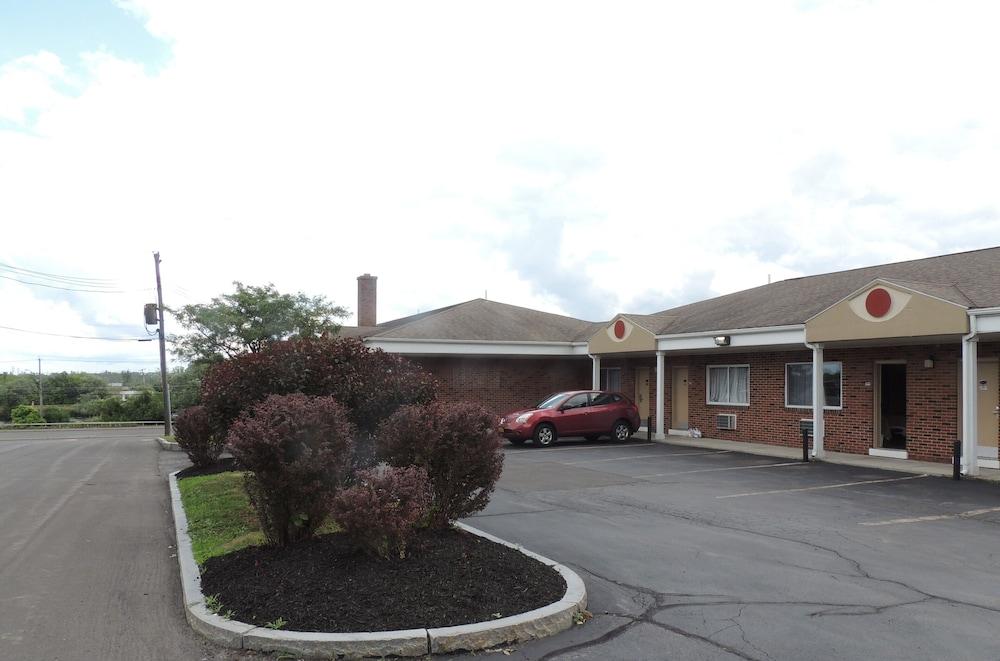 Econo Lodge Dewitt I-90 מראה חיצוני תמונה