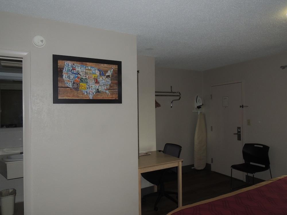 Econo Lodge Dewitt I-90 מראה חיצוני תמונה