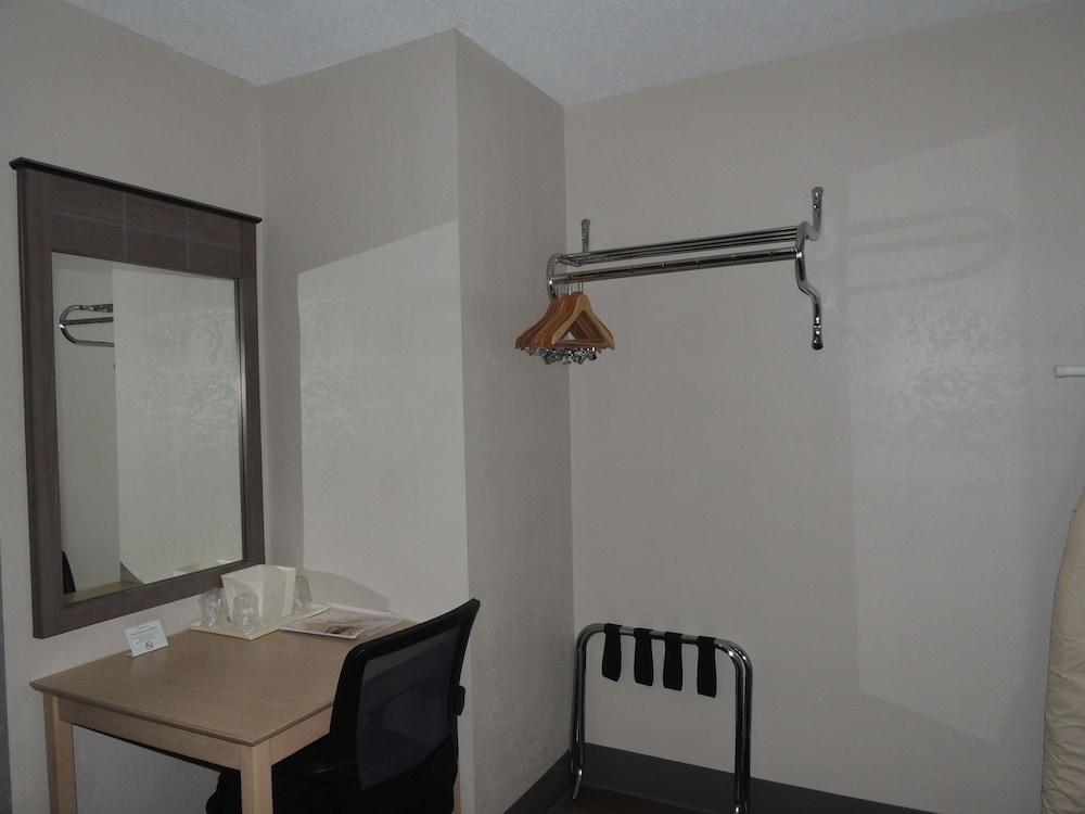 Econo Lodge Dewitt I-90 מראה חיצוני תמונה