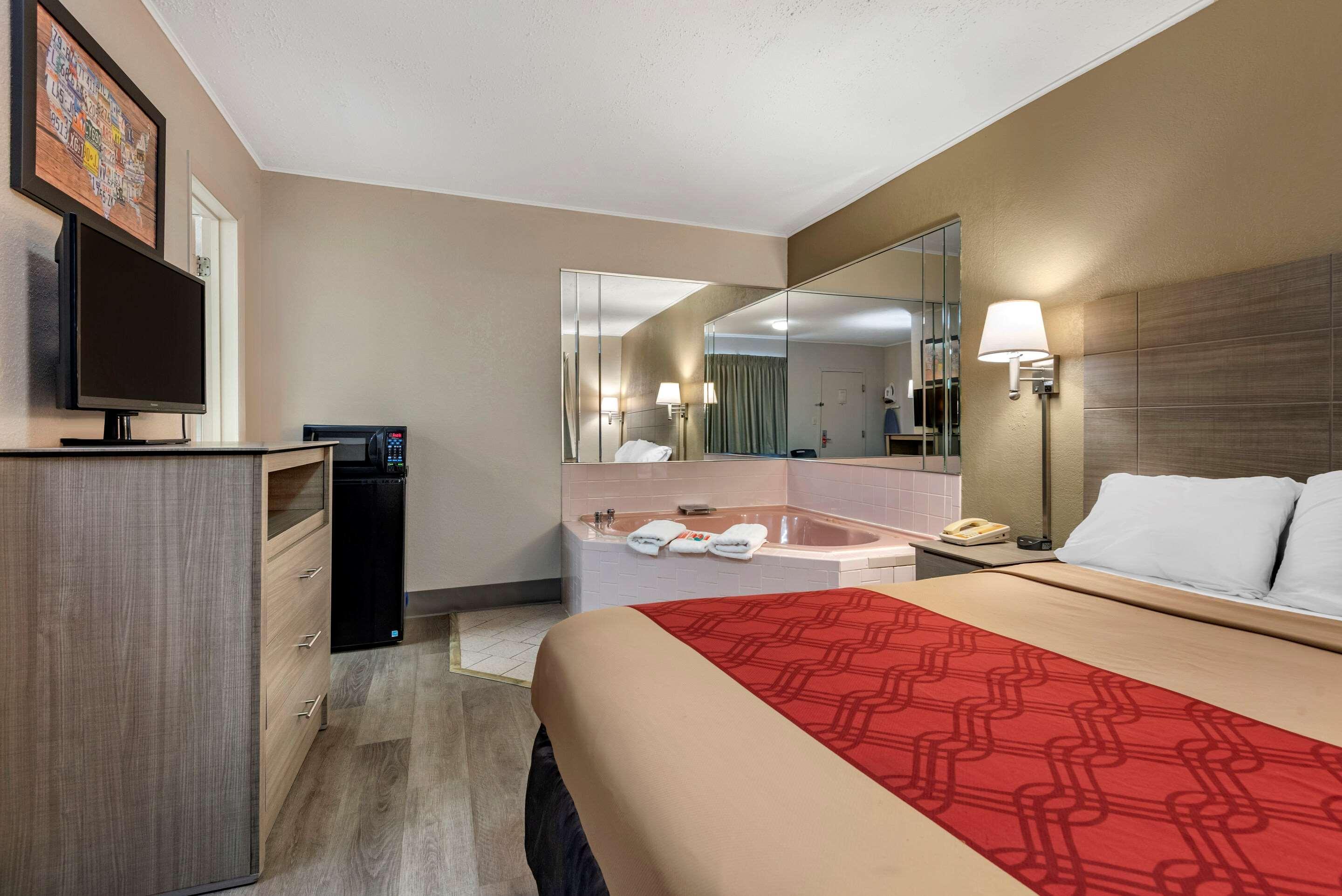 Econo Lodge Dewitt I-90 מראה חיצוני תמונה