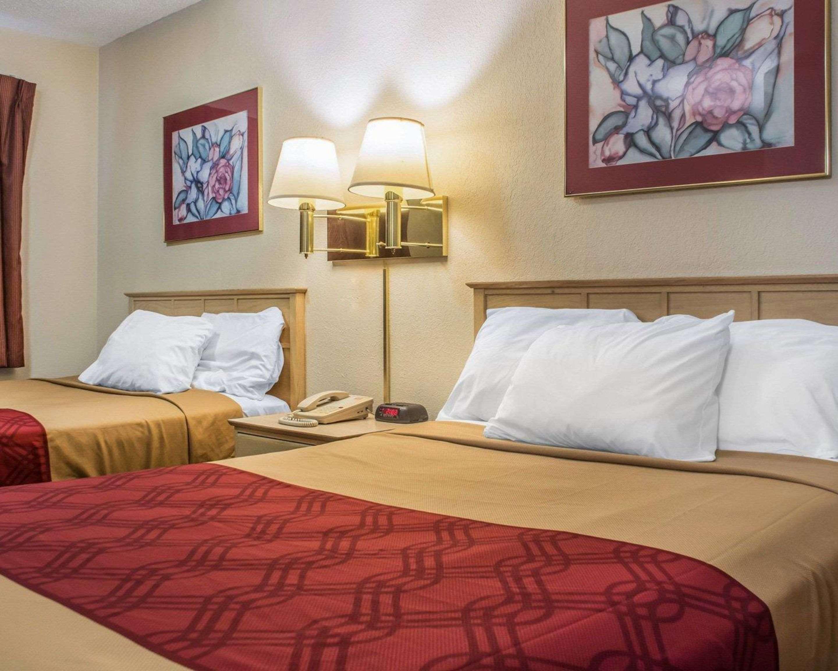 Econo Lodge Dewitt I-90 מראה חיצוני תמונה