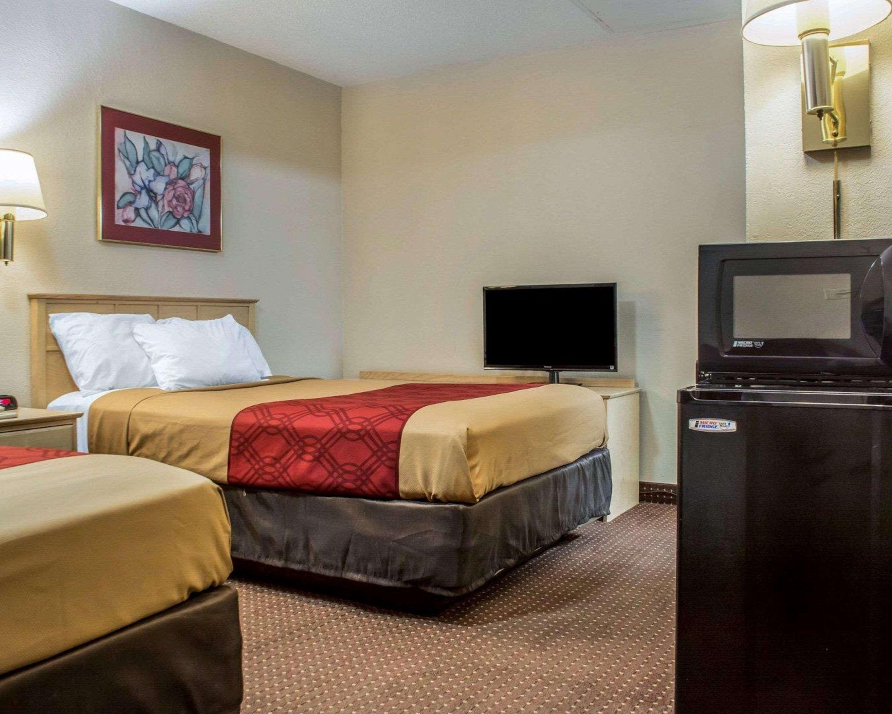 Econo Lodge Dewitt I-90 מראה חיצוני תמונה