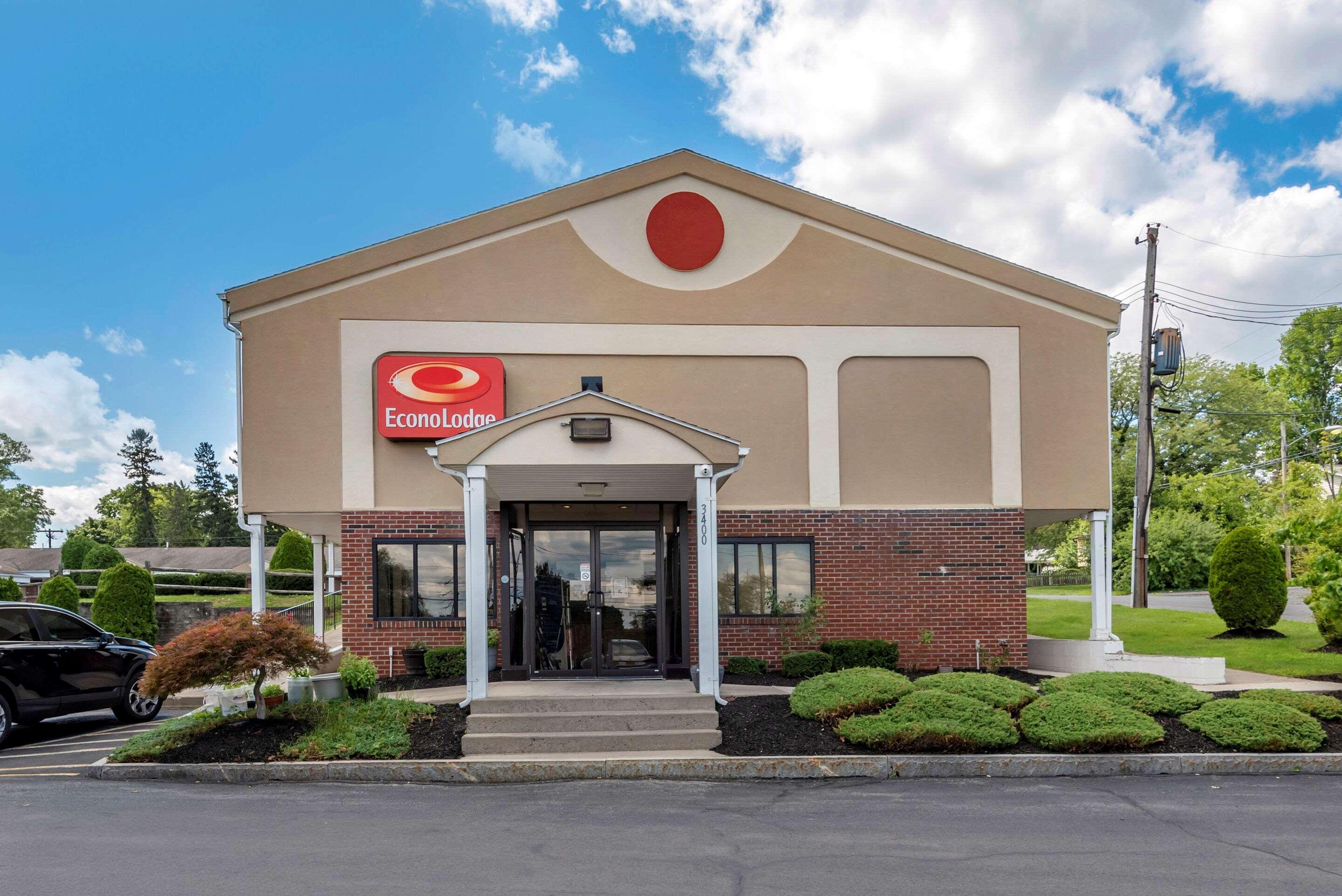 Econo Lodge Dewitt I-90 מראה חיצוני תמונה