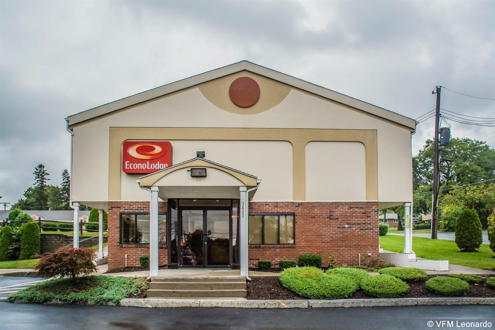 Econo Lodge Dewitt I-90 מראה חיצוני תמונה