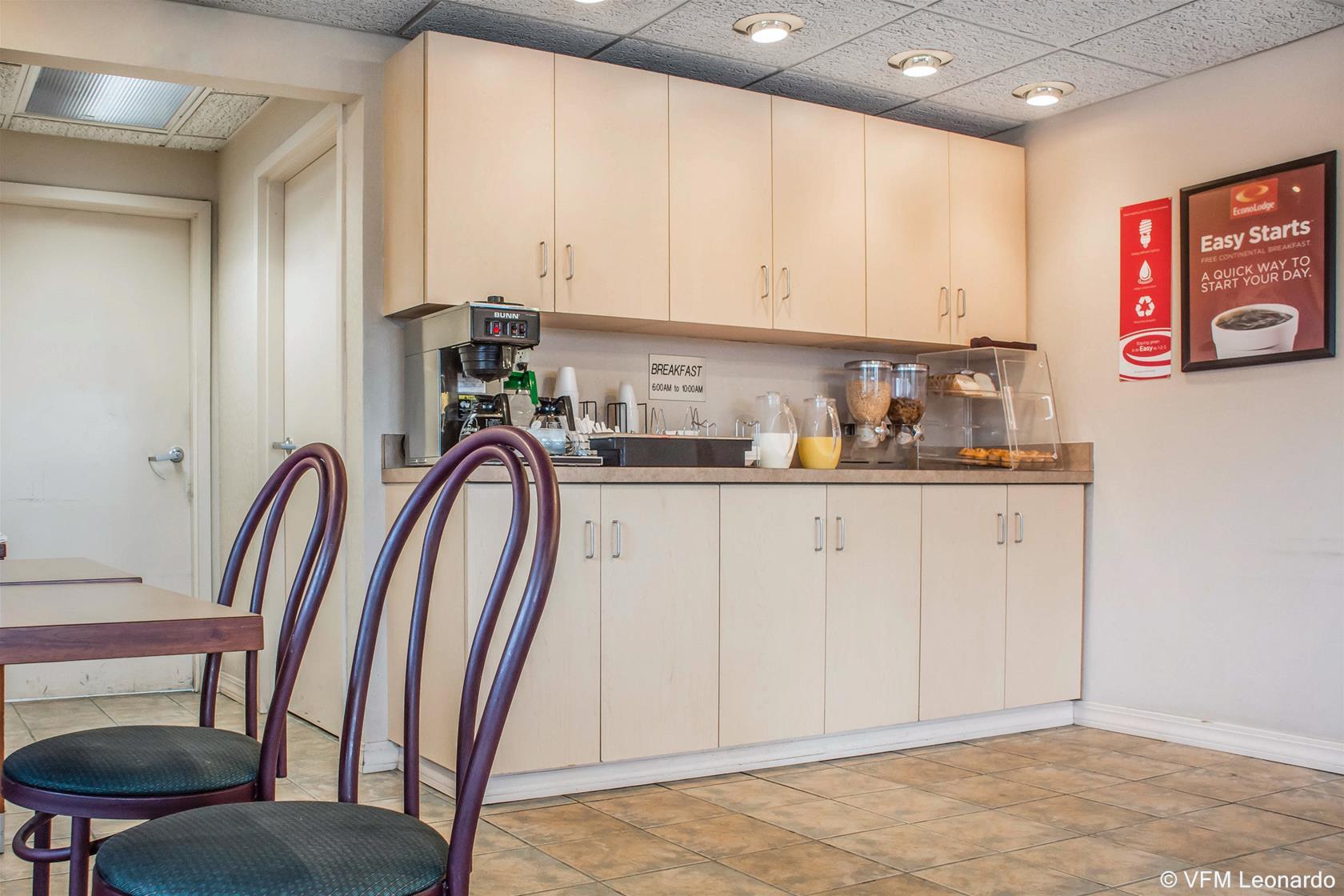 Econo Lodge Dewitt I-90 מראה חיצוני תמונה