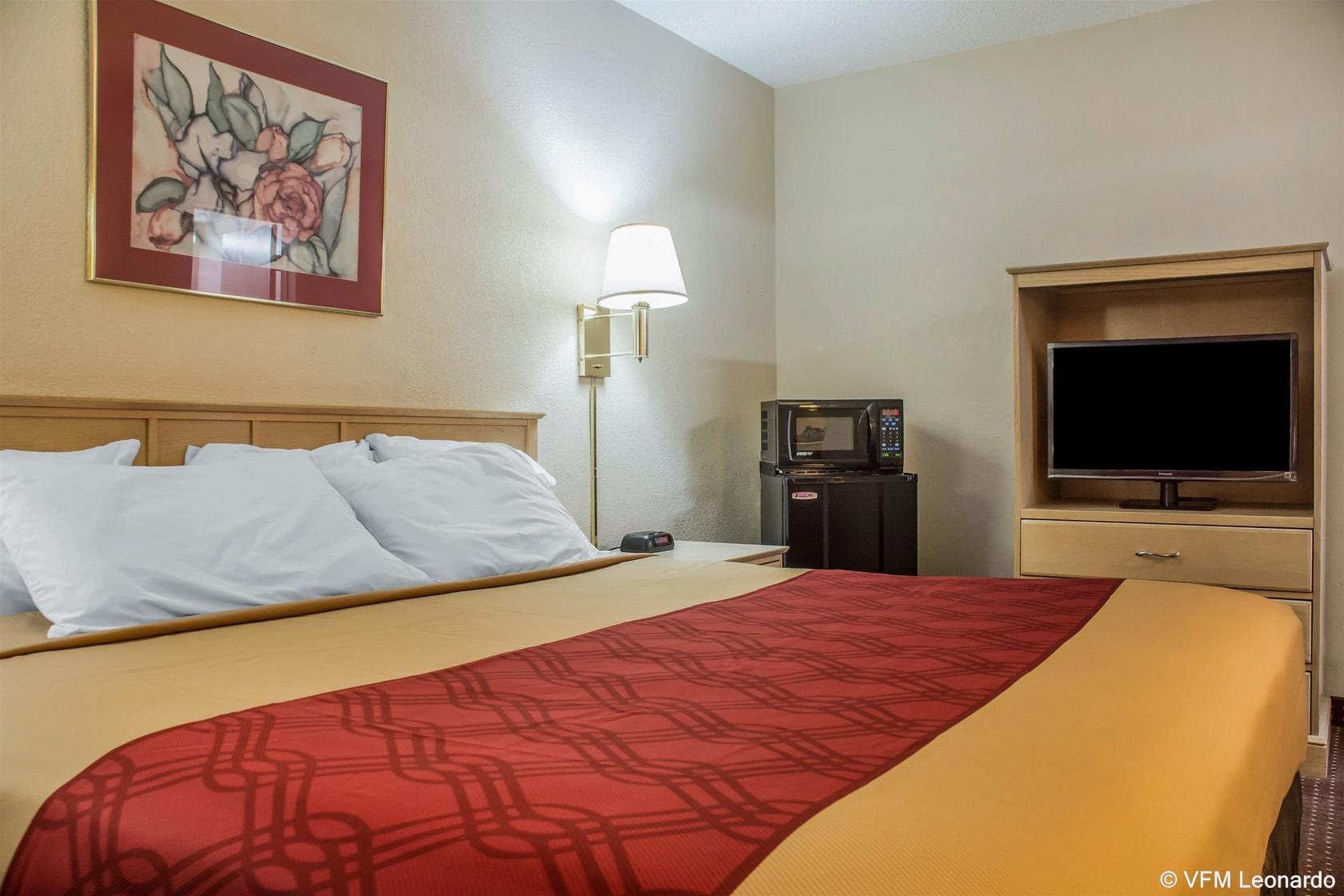 Econo Lodge Dewitt I-90 מראה חיצוני תמונה