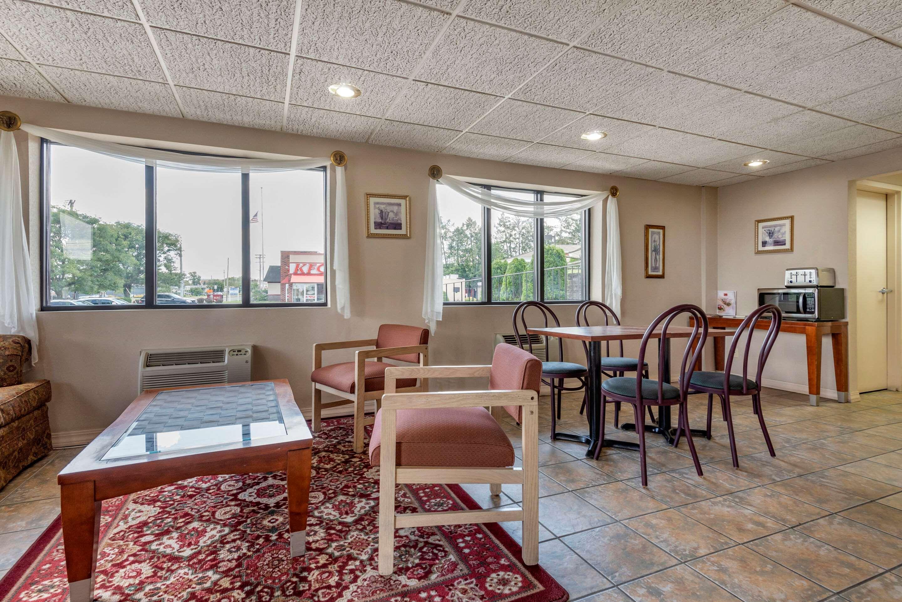 Econo Lodge Dewitt I-90 מראה חיצוני תמונה