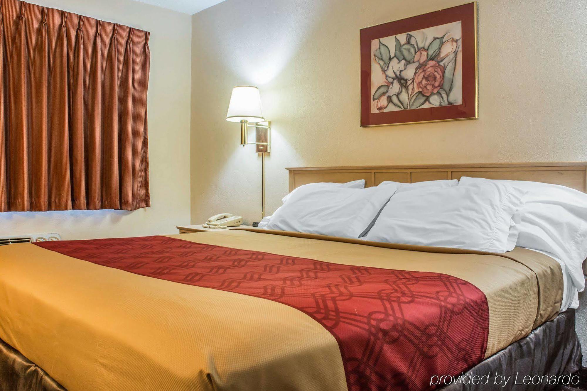 Econo Lodge Dewitt I-90 מראה חיצוני תמונה