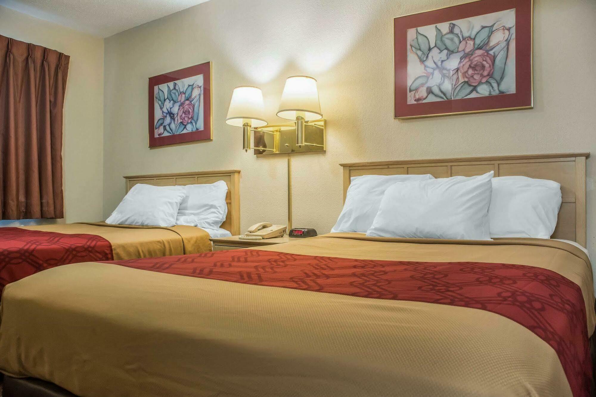 Econo Lodge Dewitt I-90 מראה חיצוני תמונה