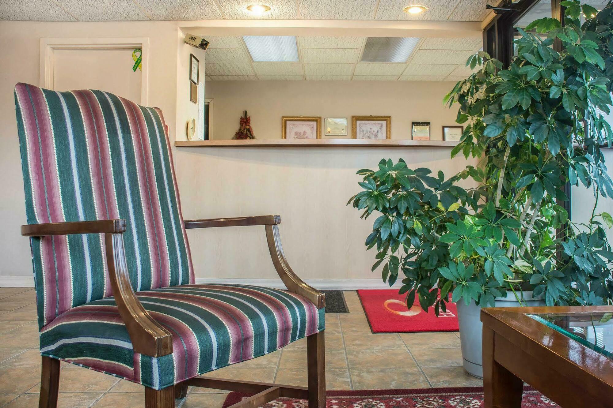 Econo Lodge Dewitt I-90 מראה חיצוני תמונה